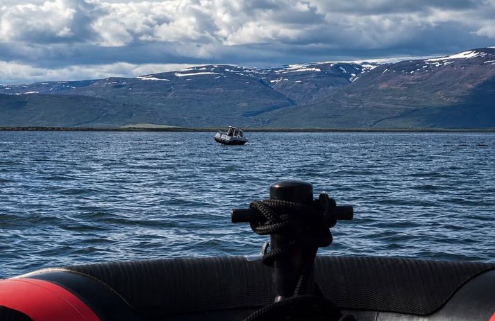 Báturinn strandaði rétt fyrir utan Húsavík. 