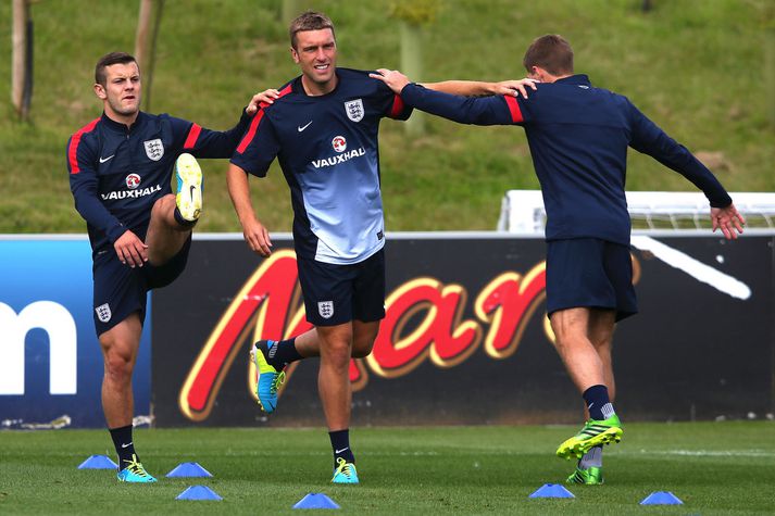 Wilshere hér lengst til vinstri og Gerrard lengt til hægri.