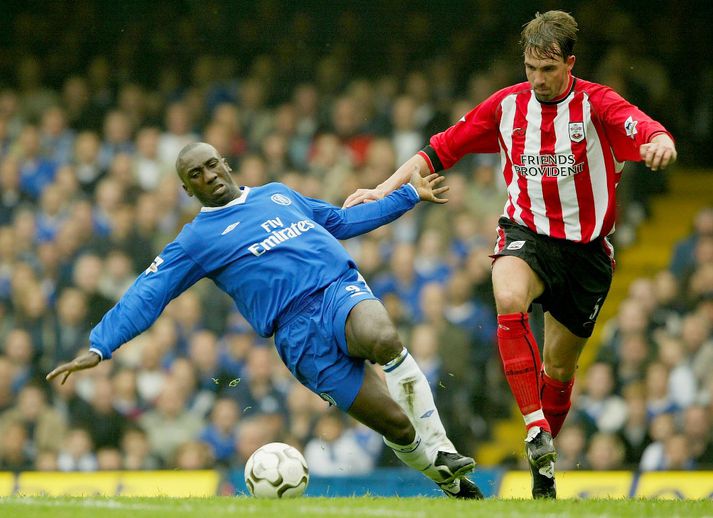 Lundekvam er hér í baráttu við Jimmy Floyd Hasselbaink.