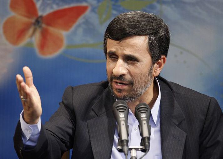 Mahmoud Ahmadinejad Forseti Írans segir nýjar skilvindur brátt teknar í notkun.fréttablaðið/AP