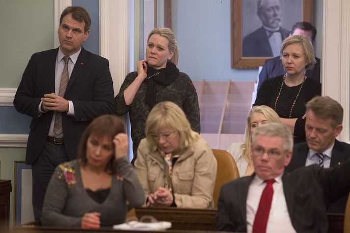 Þingmenn verða að halda vel á spöðunum ef á að nást að ljúka mörgum stórum málum sem bíða afgreiðslu áður en þing fer í sumarfrí um miðjan maí. 
