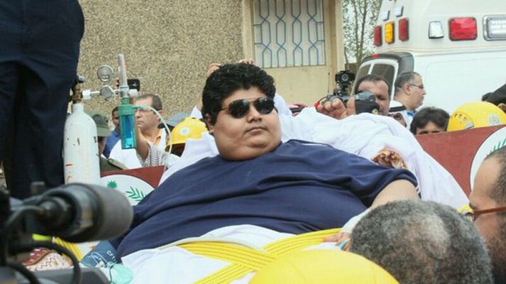 Hinn tvítugi Khalid Mohsin Shaeri vó 610 kíló þegar hann var fluttur af heimili sínu með lyftara að fyrirskipun konungs.