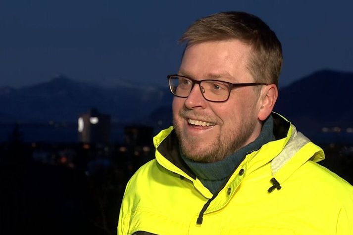 Karl segir snjómokstursteymið spennt fyrir því að fá loks að moka snjó.