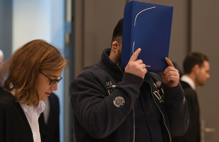 Búist er við að réttarhöldin standi fram í maí á næsta ári.