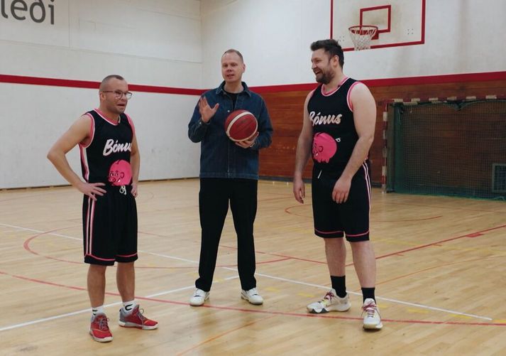 Hvor er hittnari fyrir utan þriggja stiga línuna? Andri Már Eggertsson eða Tómas Steindórsson?