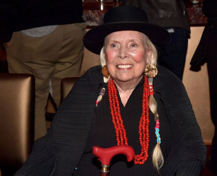 Joni Mitchell hefur óskað eftir því að tónlist hennar verði fjarlægð af Spotify.