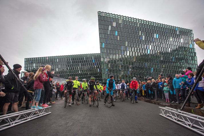 Frá ræsingunni í WOW Cyclothon við Hörpu í Reykjavík árið 2014.
