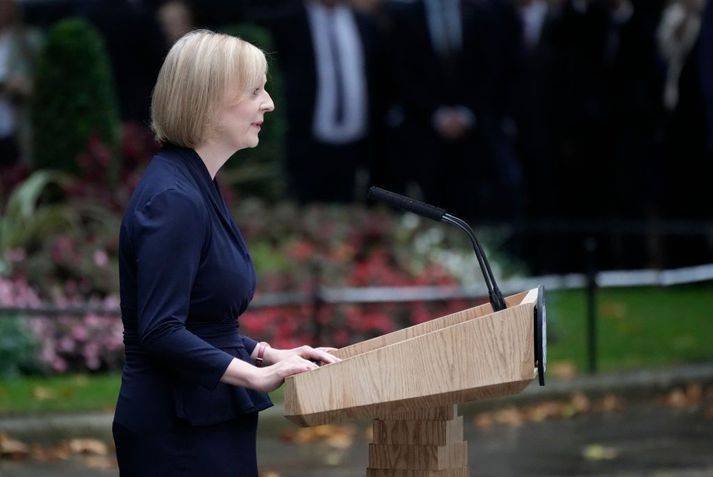 Liz Truss mun funda með nýrri ríkisstjórn í morgunsárið.