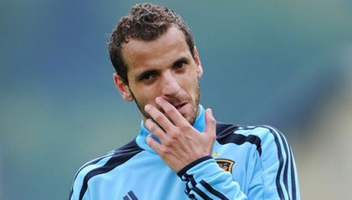Soldado er mikill markaskorari en hann hefur meðal annars leikið með Real Madrid, Getafe og Valencia á ferlinum.