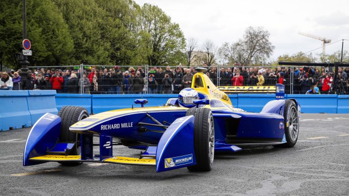 Nicolas Prost vann fyrri umferð helgarinnar í Formúlu E í London.