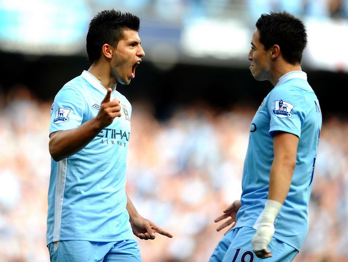 Sergio Aguero og Samir Nasri fagna öðru marki Aguero í gær sem Nasri lagði upp.