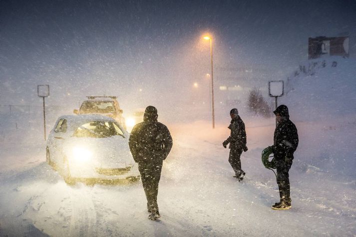 Veðrið skellur á um átta í dag og hvetur lögreglan þá sem eru á vel búnum bílum að fara snemma af stað. Mynd úr safni.