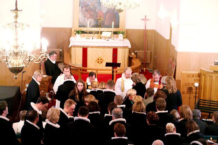 Viðskiptaráð segir meirihluta almennings mótfallinn því að þjóðkirkjan, Bændasamtökin og Íbúðalánasjóður séu rekin fyrir opinbert fé.