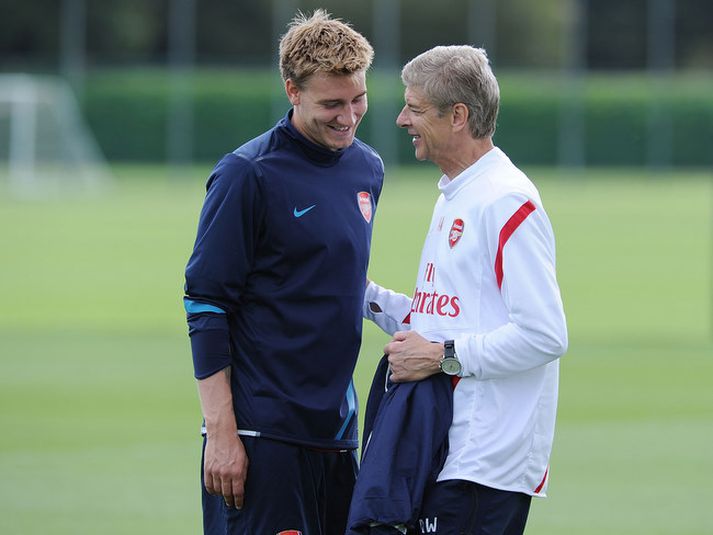 Nicklas Bendtner og Arsene Wenger.