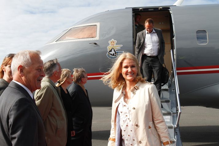 Helle Thorning-Schmidt, forsætisráðherra Danmerkur, lenti á Reykjavíkurflugvelli um klukkan tólf á hádegi í dag. Hún kom í einkaþotu danska hersins.