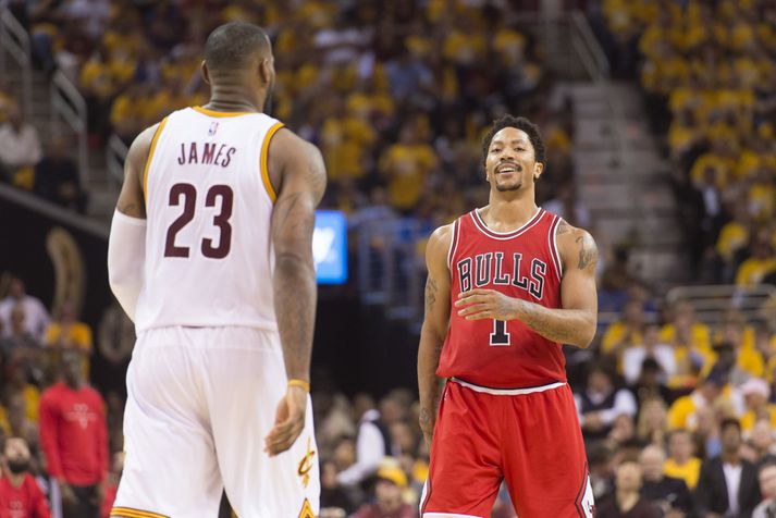 Derrick Rose í leik á móti Cleveland og Lebron James.