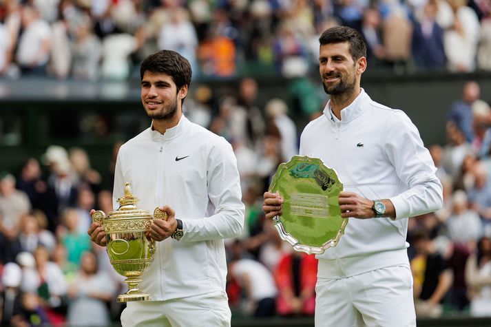 Novak Djokovic hrósaði Carlos Alcaraz í hástert eftir að sá síðarnefndi bar sigur úr býtum í úrslitum Wimbledon mótsins í tennis.