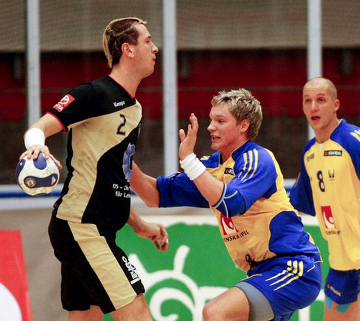 Oscar Carlen verst hér Þjóðverjanum Pascal Hens.