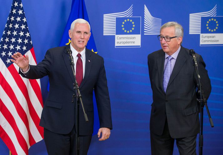 Mike Pence og Jean-Claude Juncker, forseti framkvæmdastjórnar ESB í Brussel í dag.