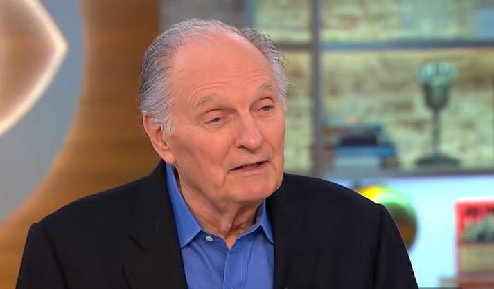 Alan Alda er 82 ára gamall.