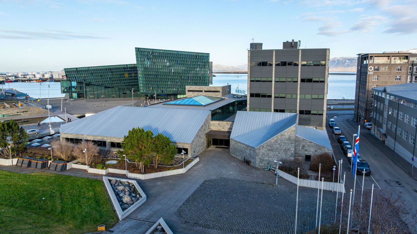 Einn banki spáir ó­breyttum vöxtum annar hækkuðum