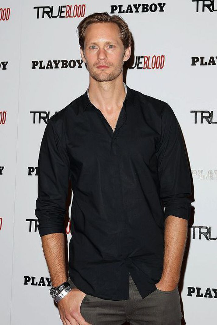 ALexander Skarsgård er tilbúin að færa sig frá hvíta tjaldinu á svið.
