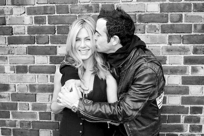 Jennifer Aniston og Justin Theroux trúlofuðust á afmælisdegi hans.