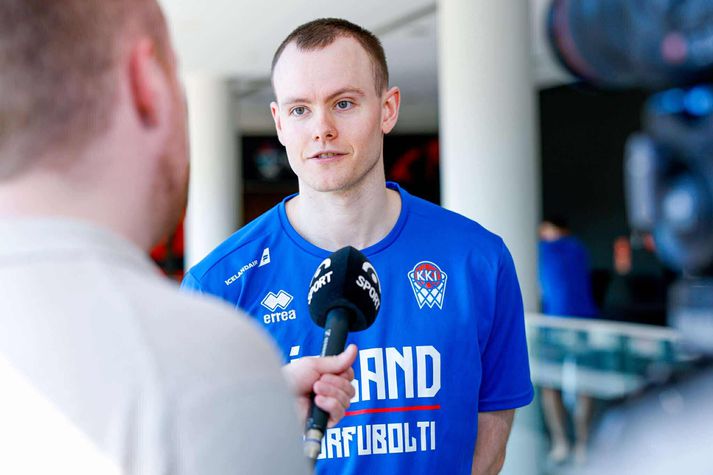 Kári Jónsson átti erfitt með svefn eins og flestir í íslenska liðinu. Mikill samgangur var á milli herbergja til að menn væru ekki einir með erfiðum hugsunum eftir ruglið sem gekk á í gærkvöld.