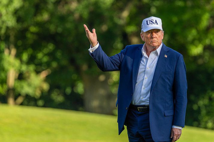 Trump er hættur við að hætta vopnasendingum til Úkraínu.