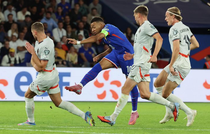 Kylian Mbappé lék strákana okkar grátt.