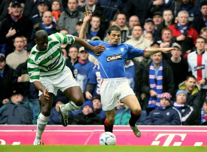Bobo Balde í baráttu við Nacho Novo, leikmann Rangers.