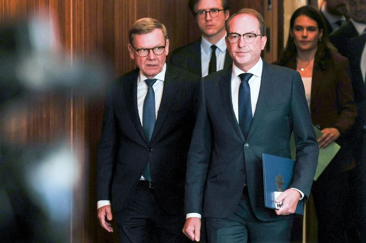 Johann Wadephul, utanríkisráðherra, og Alexander Dobrindt, innanríkisráðherra, héldu blaðamannafund í dag þar sem þeir beindu spjótum sínum að Rússum vegna sjálfsprengidróna sem fundust á flugvellinum í Lepzig.