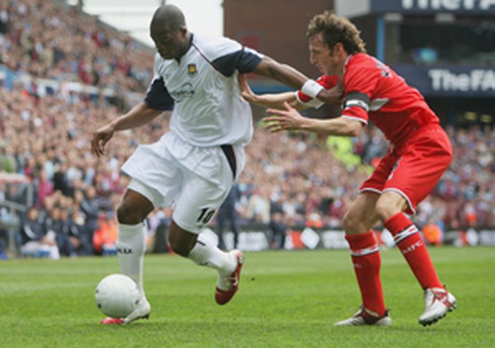 Harewood í baráttu við Gareth Soutgate.