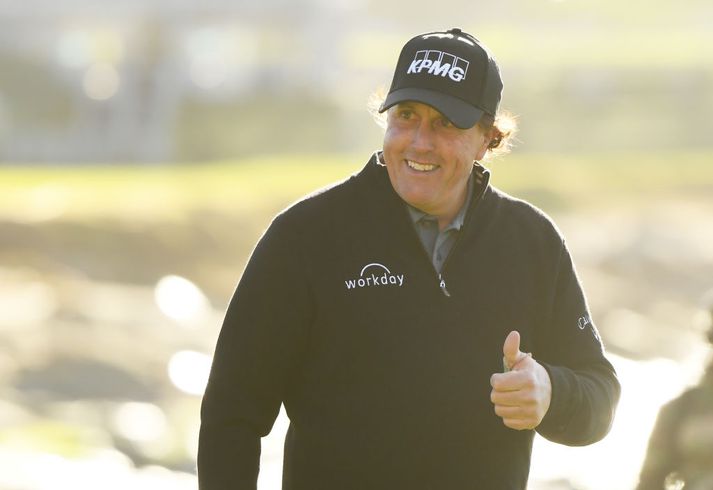 Mickelson kátur á Pebble Beach.