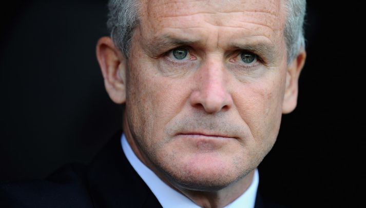 Mark Hughes er á leiðinni í boltann á ný.