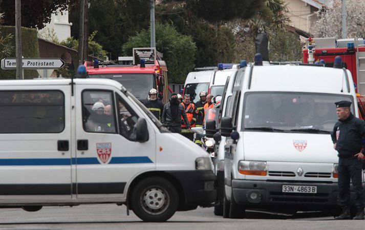 Gríðarlegur viðbúnaður er við fjölbýlishúsið í Toulouse.