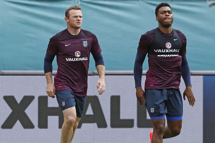 Wayne Rooney og Daniel Sturridge.