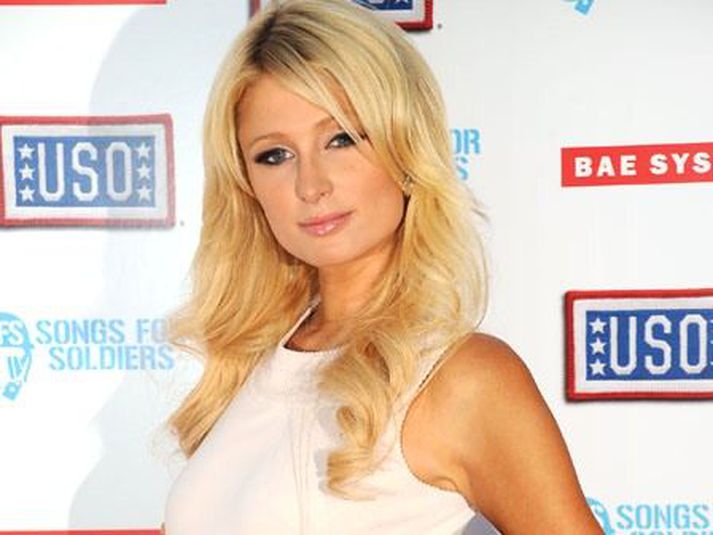 Paris Hilton var handtekin i nótt. MYND/Cover Media