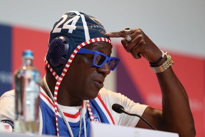 Rapparinn Flavor Flav var mættur í fullum herklæðum til Parísar.