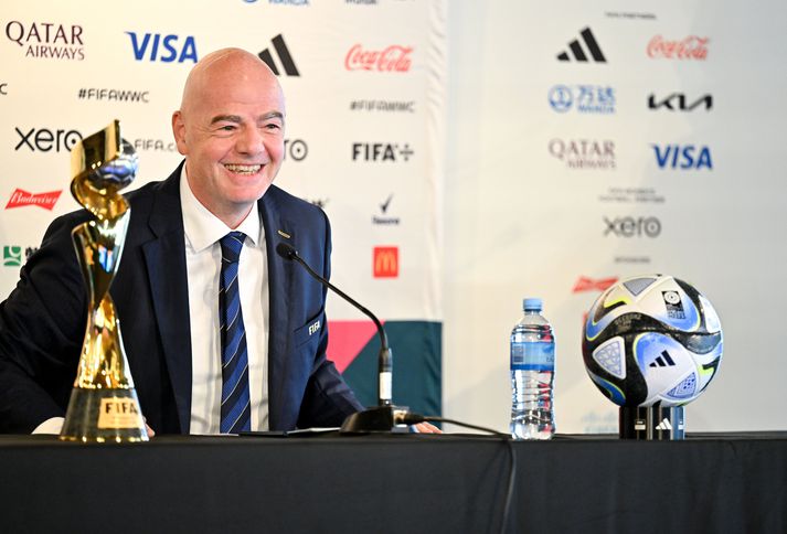 Gianni Infantino, forseti FIFA, ræddi við fjölmiðlafólk í tilefni þess að HM kvenna verður sett í Nýja Sjálandi á morgun.