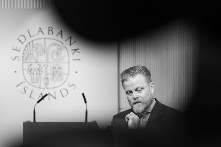 Ásgeir Jónsson seðlabankastjóri en í nýrri skýrslu bankans segir að núverandi högun rafrænnar greiðslumiðlunar á Íslandi ógni þjóðaröryggi. Bankinn leggur einkum til tvær leiðir til að koma á óháðri innlendri greiðslulausn.