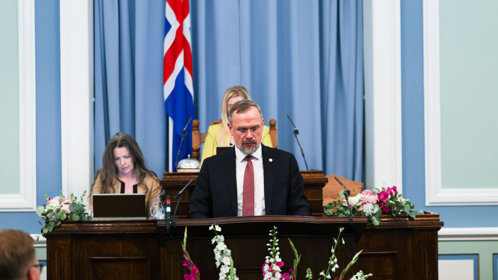 Gera þurfi breytingar á þing­sköpum til að efla virðingu og traust