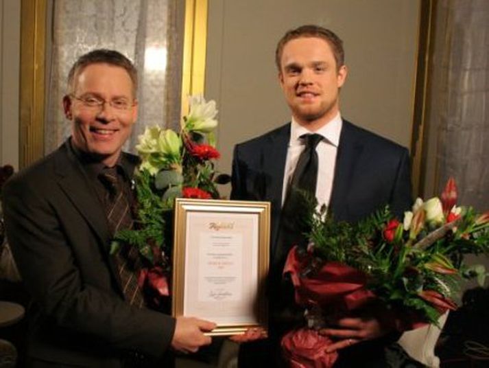 Guðmundur Guðmundsson og Snorri Steinn Guðjónsson tóku við viðurkenningunni í gær.