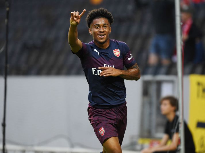 Reiss Nelson fagnar marki sínu í Svíþjóð í dag.