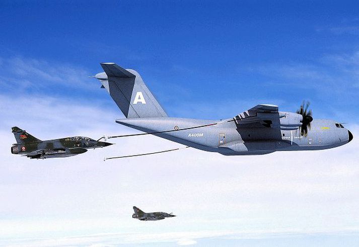 Tölvugerð mynd frá Airbus af A400M-flutningavélinni á flugi. Fyrsta slíka vélin á að hefja sig til flugs á næsta ári.