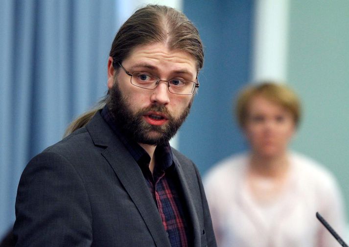 Helgi Hrafni Gunnarsson, a member of the Parliament for the Pirate Party, is at loss of words when Fréttablaðið asks him about the results of the survey.