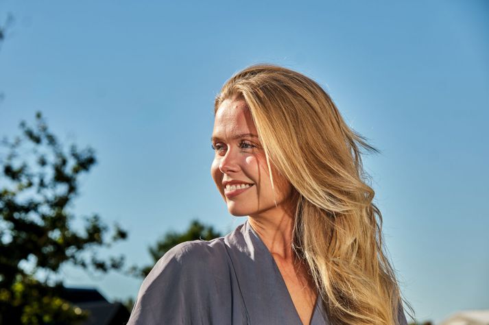 Marín Jónsdóttir hjá Almannarómi hélt í alvörunni að hún væri lítill Harry Potter í æsku, með töfrasprota sem hefði áhrif á vindkviður og fleira. En kannski að hún töfri eftir allt saman - með hjálp gervigreindar. Því Marín nýtir hana fyrir þriðju vaktina, sem fatastílista og fleira.