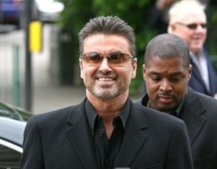 George Michael mætir í réttarsal í júní síðastliðinn, en þá var hann dæmdur í 100 daga samfélagsvinnu fyrir að keyra undir áhrifum fíkniefna.