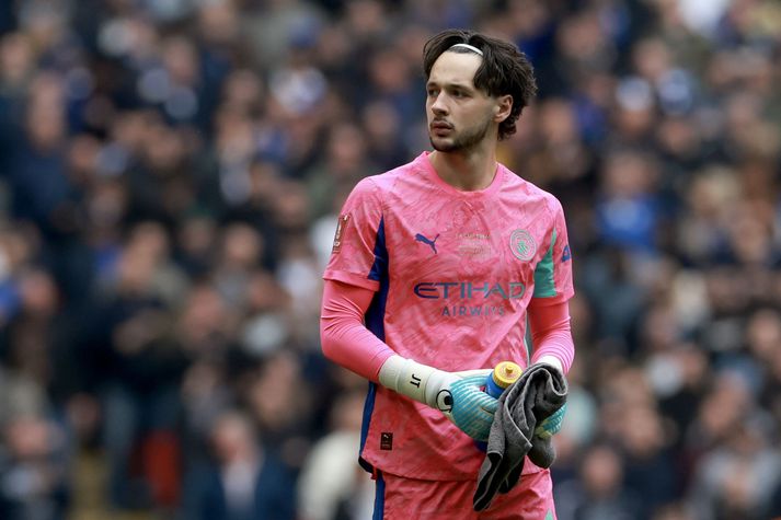 James Trafford er uppalinn hjá Manchester City en lék ekki með aðalliðinu fyrr en hann var keyptur aftur í fyrra. Nú virðist hann vera á förum frá City.