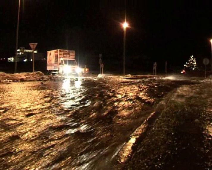 Miklir vatnavextir voru á Akureyri í nótt.